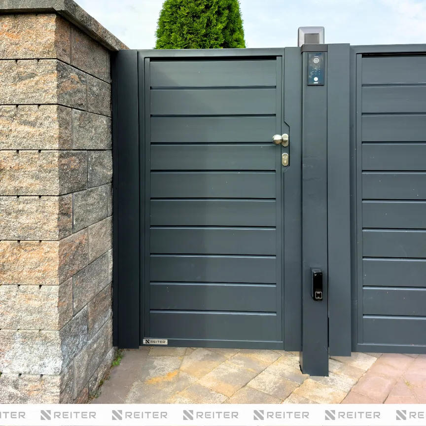 Furtka z maskownicami i gałką nierdzewną