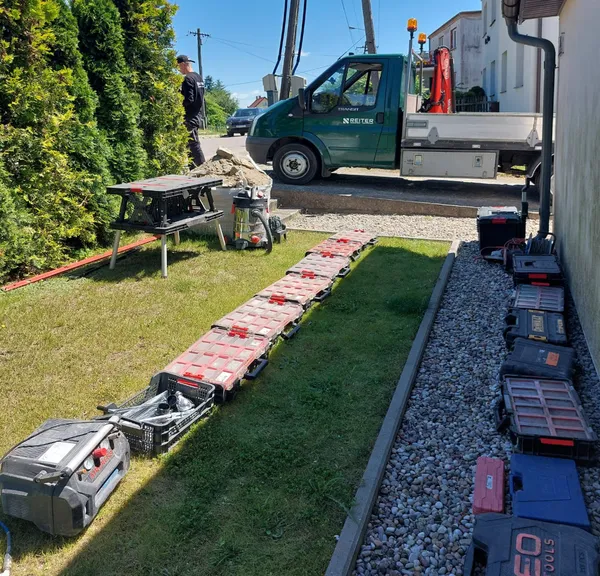 Narzedzia do montazu bramy